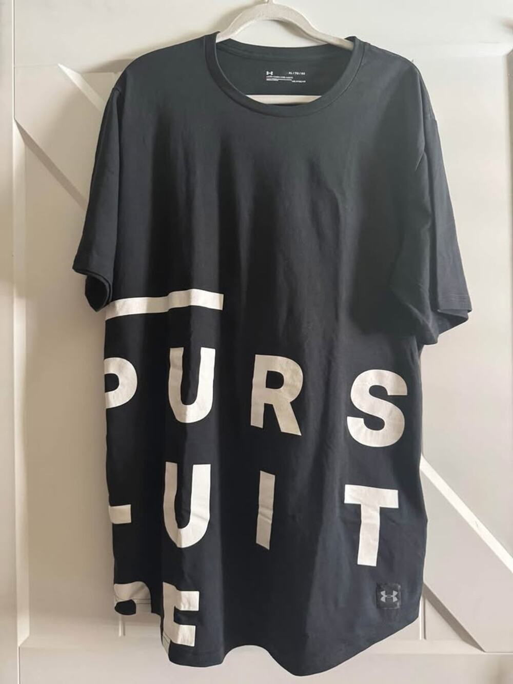 5 Under Armour Men’s Shirts XL